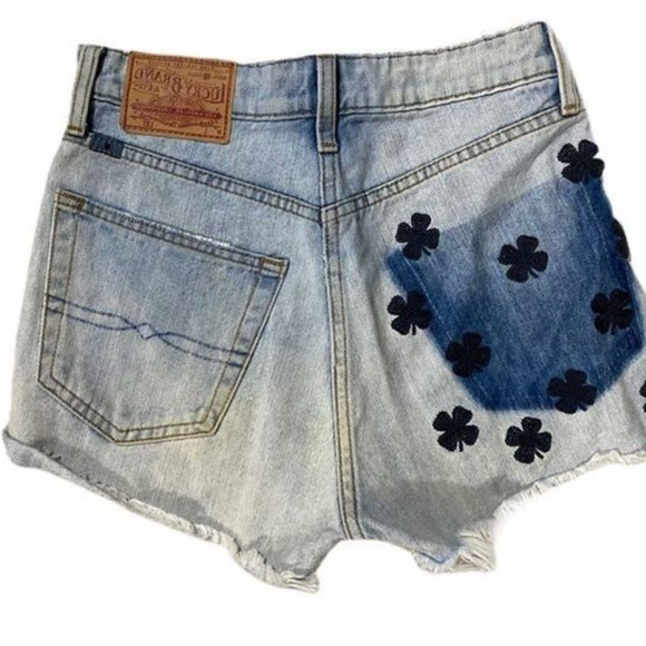 Lucky Brand Women’s 26 Denim Clover Distressed Hem‎ High Rise Jean Shorts - Picture 2 of 4